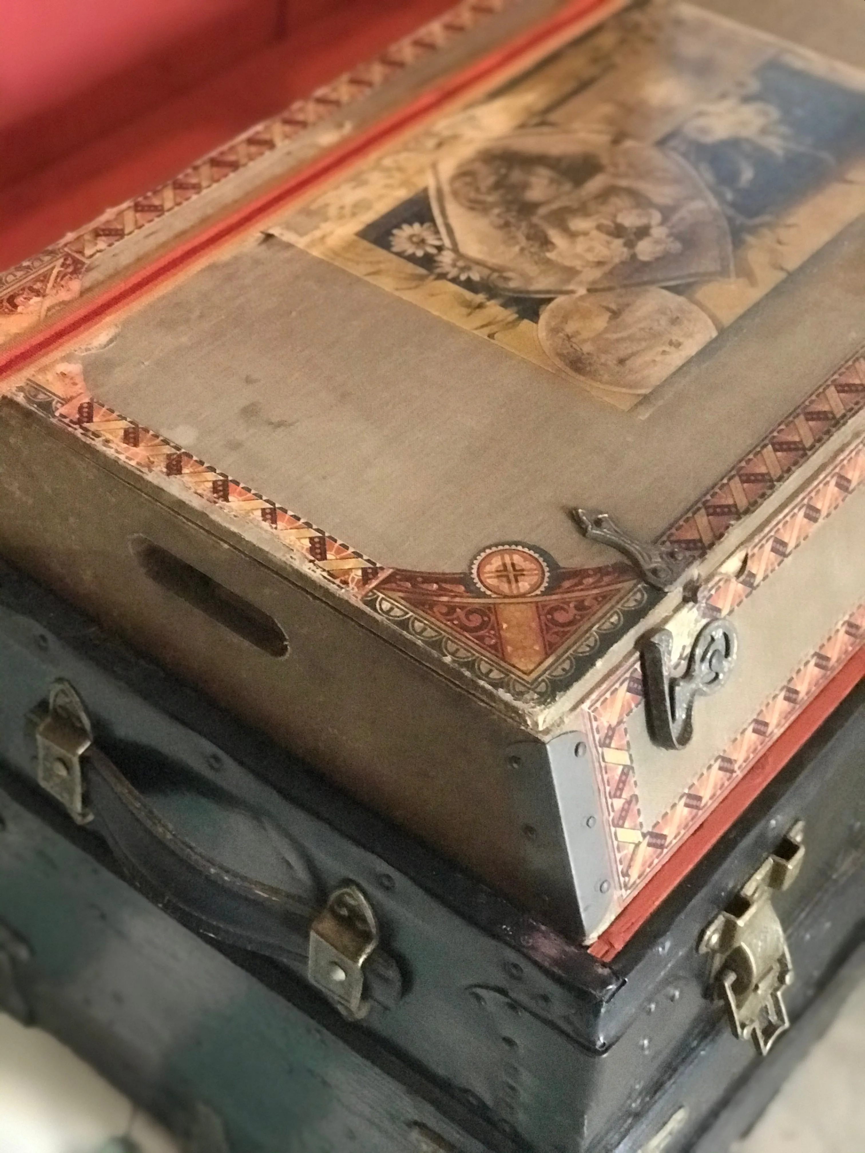 Taylor's of Chicago Trunk