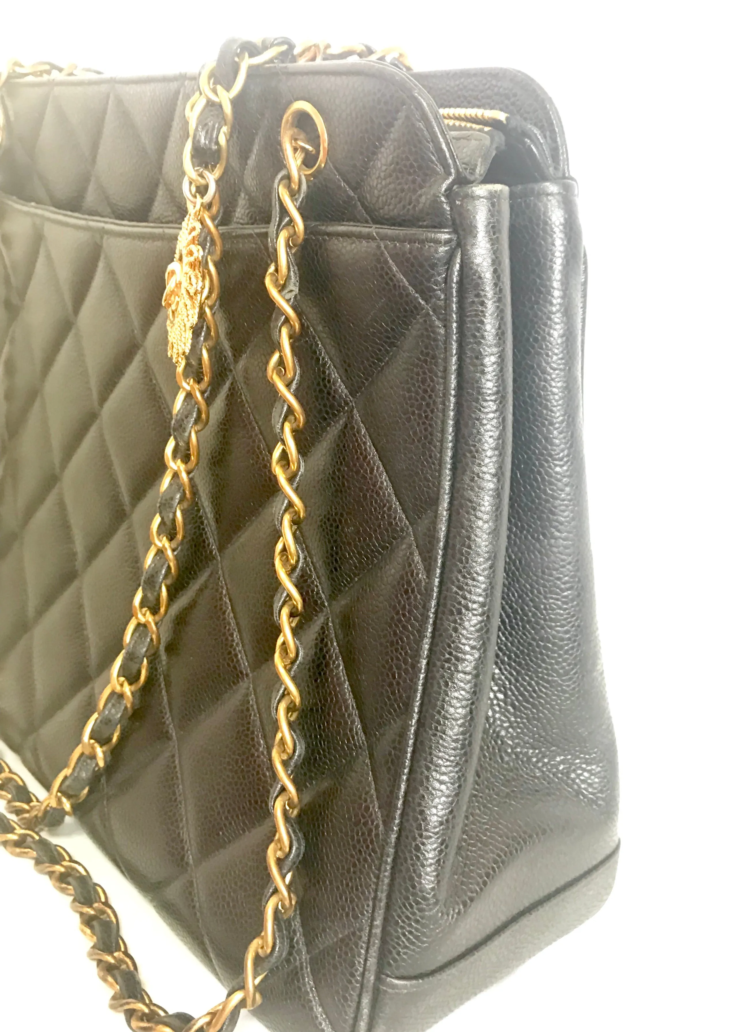 Vintage CHANEL black caviar matelasse chain shoulder bag with golden sun flower CC mark charm. Classic daily use bag.050315r5
