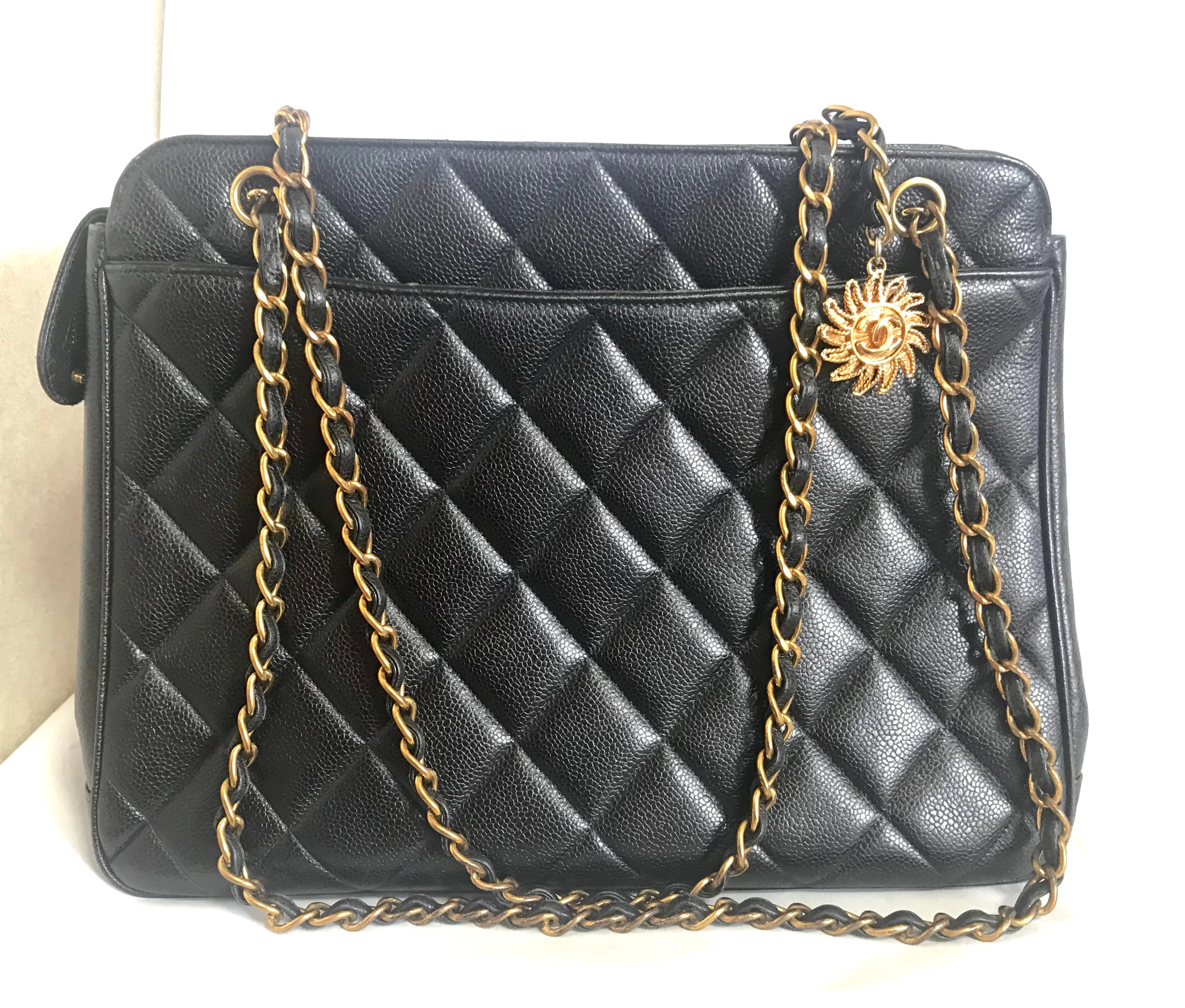 Vintage CHANEL black caviar matelasse chain shoulder bag with golden sun flower CC mark charm. Classic daily use bag.050315r5