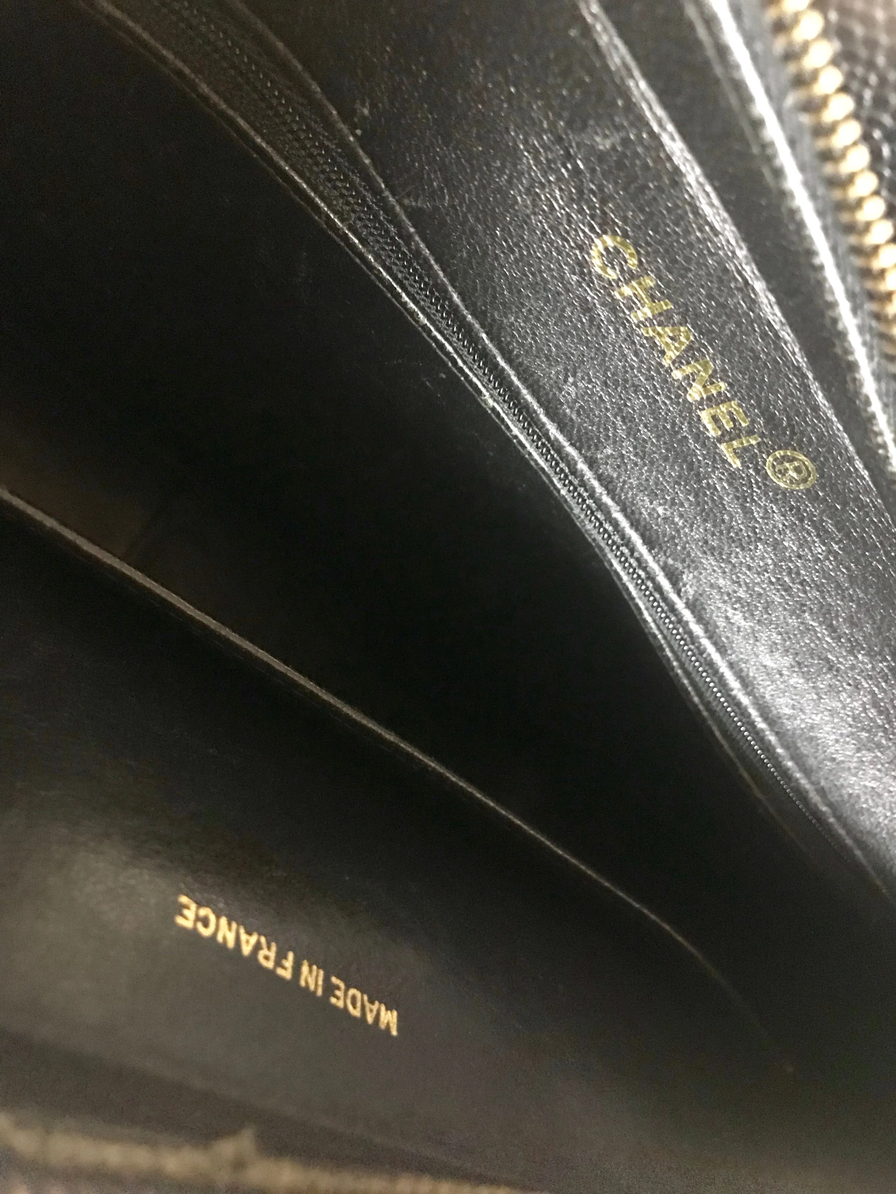 Vintage CHANEL black caviar matelasse chain shoulder bag with golden sun flower CC mark charm. Classic daily use bag.050315r5
