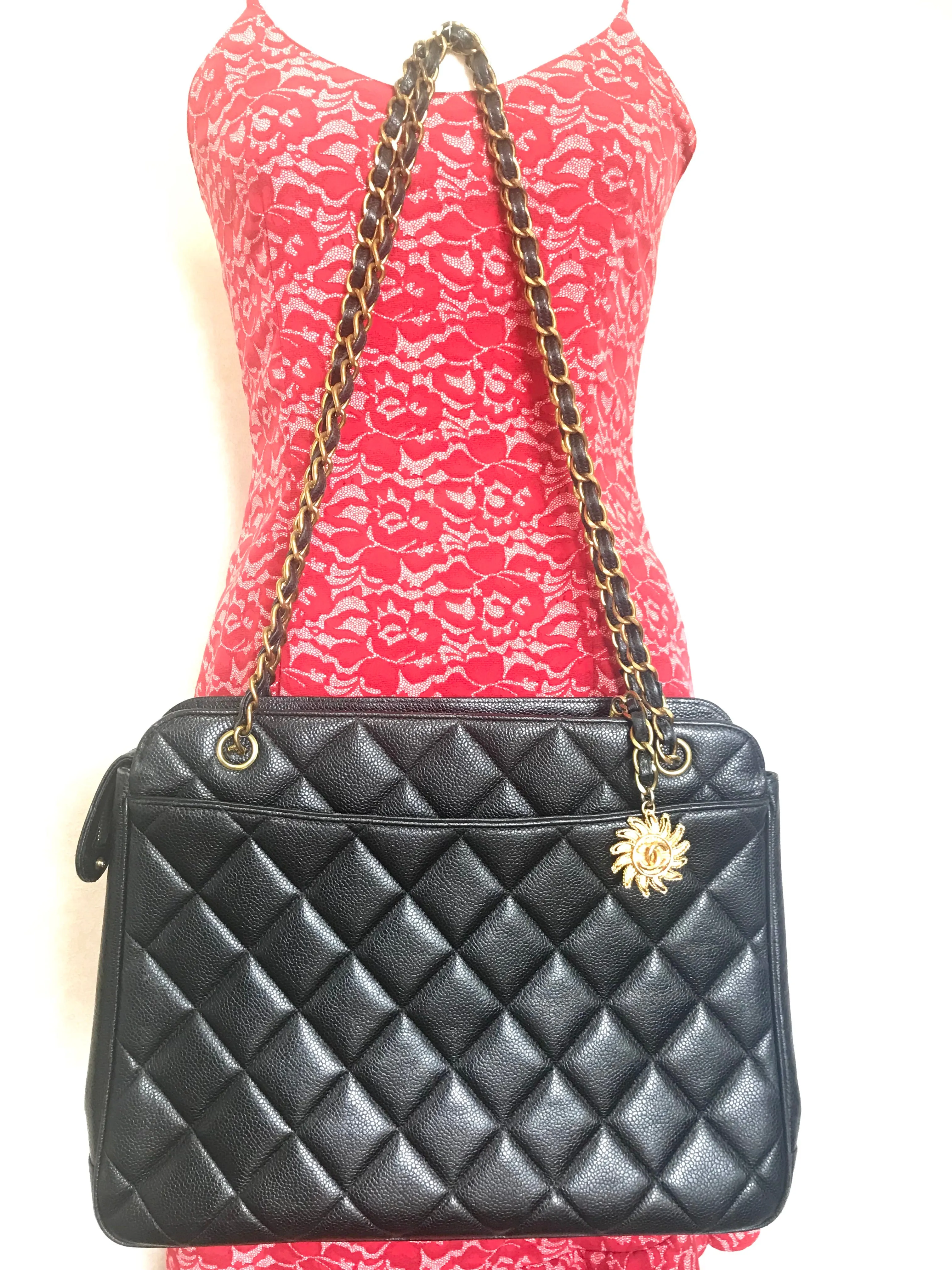 Vintage CHANEL black caviar matelasse chain shoulder bag with golden sun flower CC mark charm. Classic daily use bag.050315r5