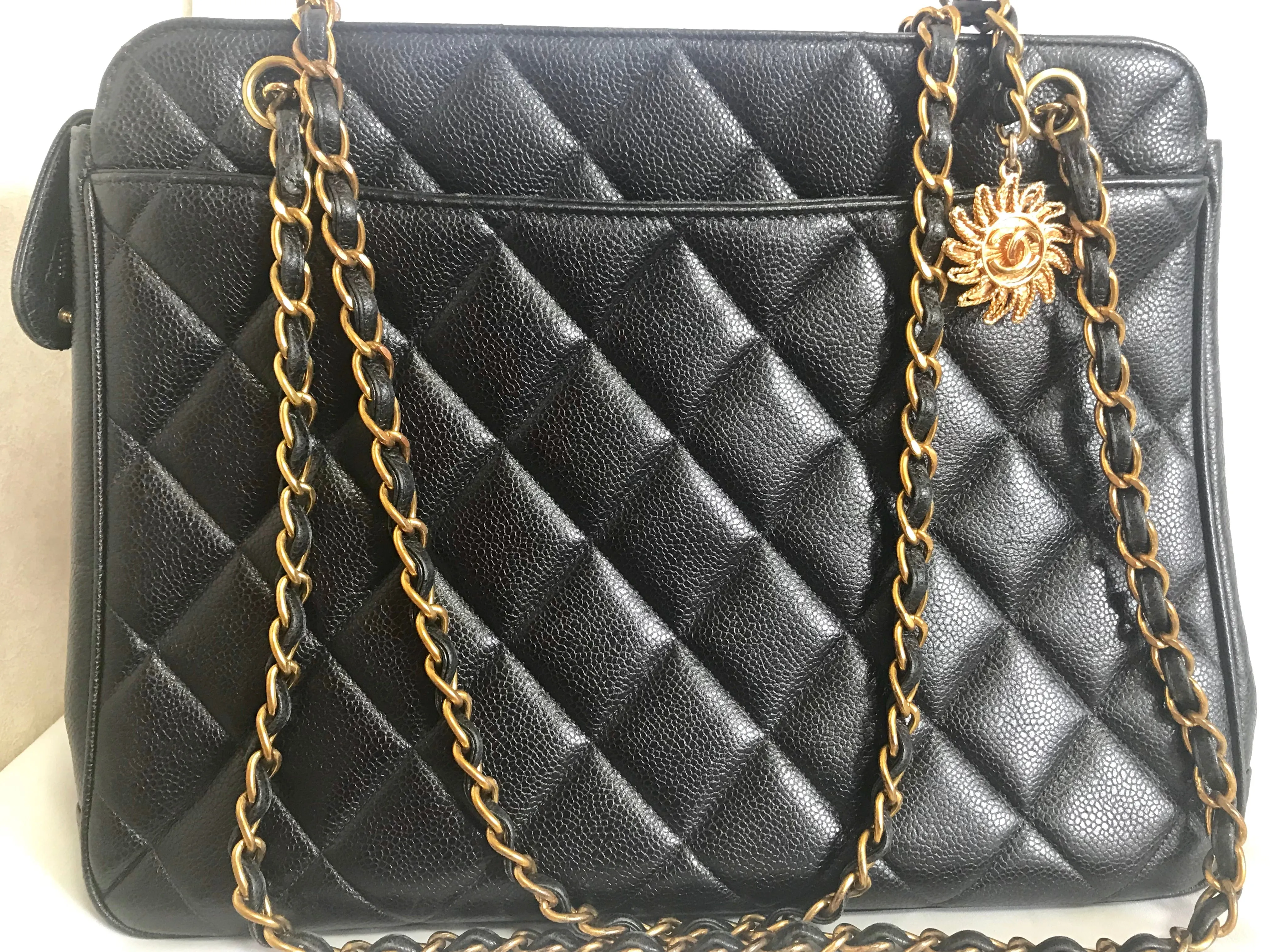 Vintage CHANEL black caviar matelasse chain shoulder bag with golden sun flower CC mark charm. Classic daily use bag.050315r5
