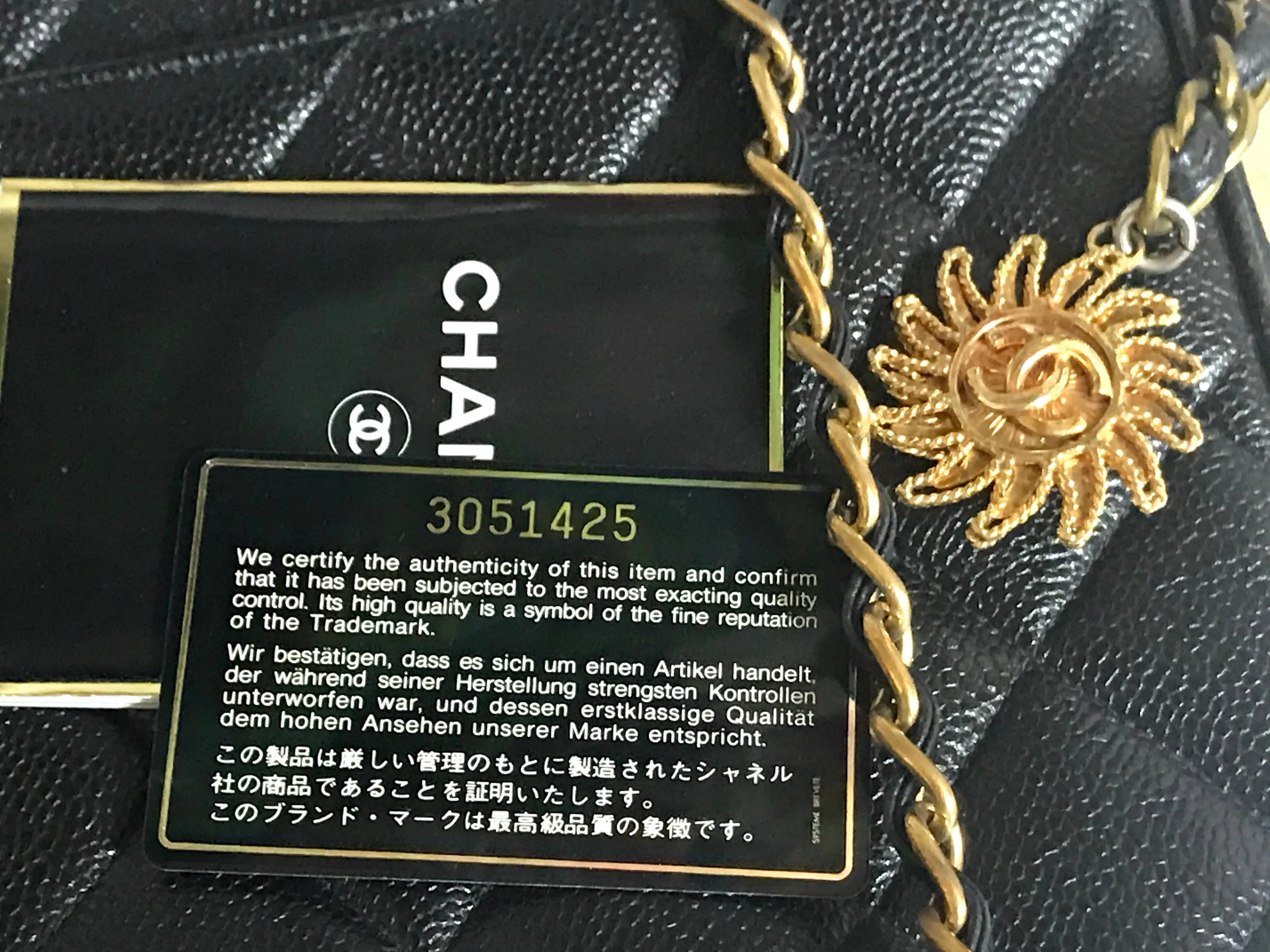 Vintage CHANEL black caviar matelasse chain shoulder bag with golden sun flower CC mark charm. Classic daily use bag.050315r5
