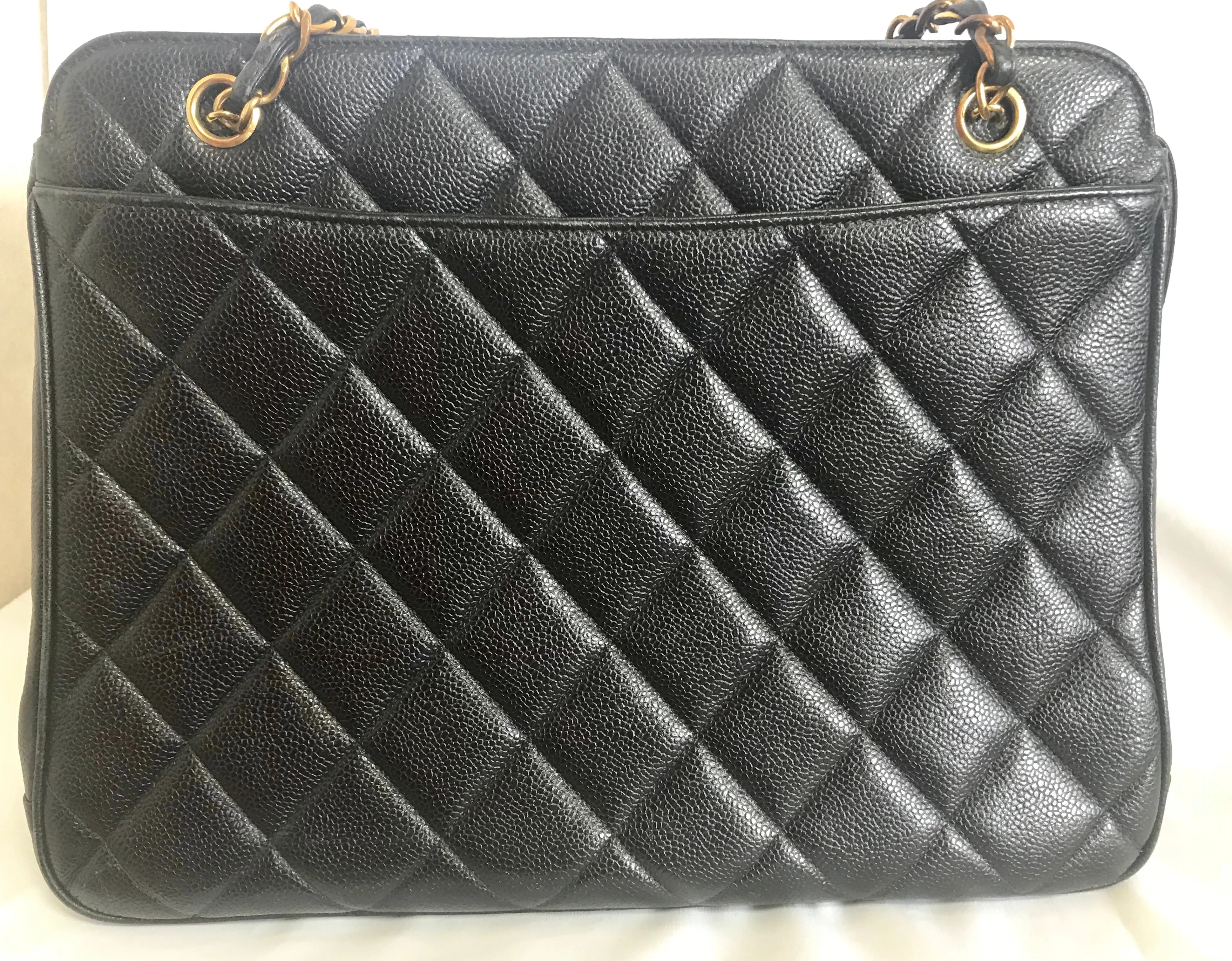 Vintage CHANEL black caviar matelasse chain shoulder bag with golden sun flower CC mark charm. Classic daily use bag.050315r5
