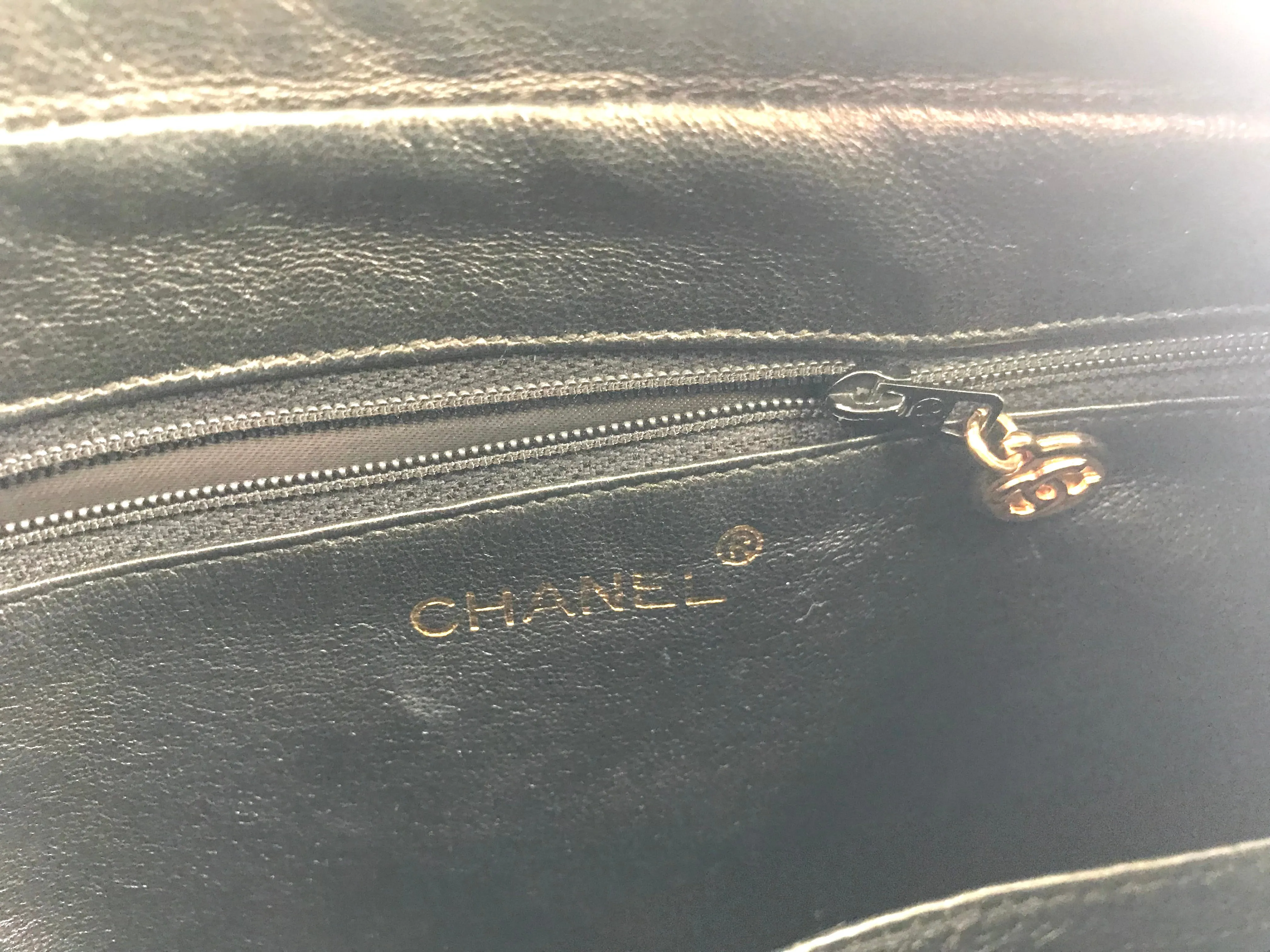 Vintage Chanel black lambskin camera bag, shoulder bag with fringe and CC stitch mark. Medium size. Good daily purse. 06020605