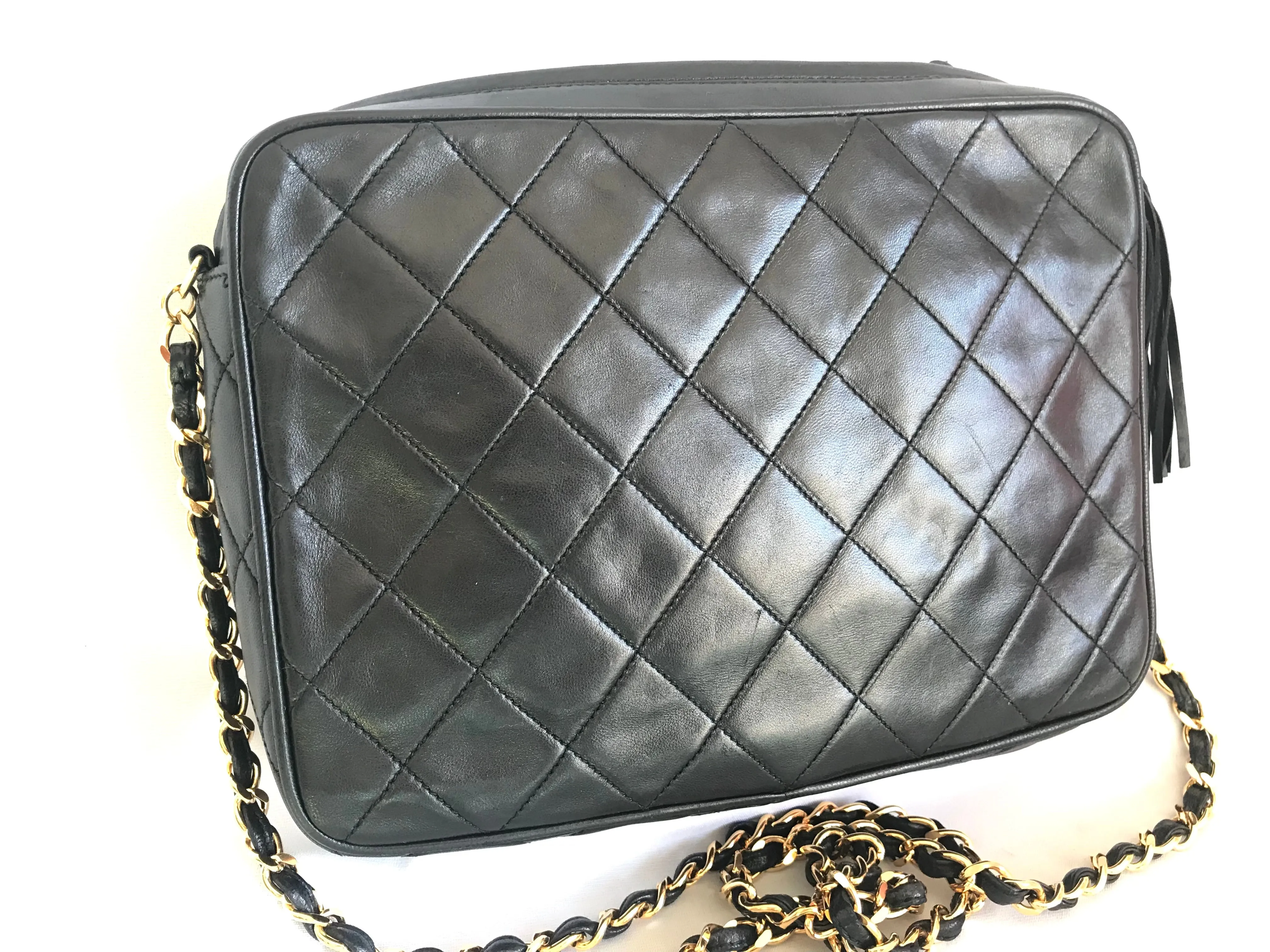Vintage Chanel black lambskin camera bag, shoulder bag with fringe and CC stitch mark. Medium size. Good daily purse. 06020605