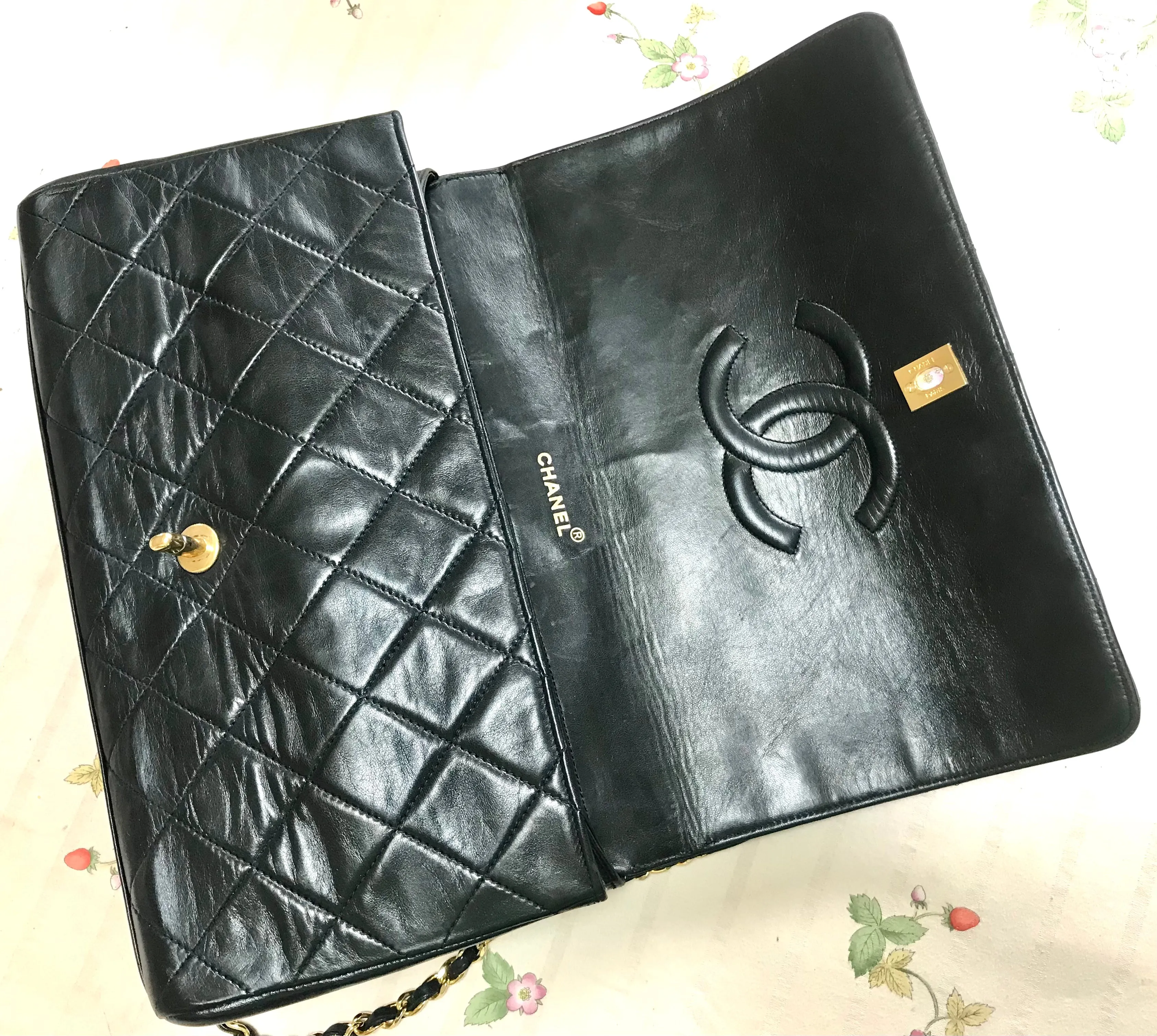 Vintage Chanel black leather 2.55 chain large shoulder bag with white trimming edge and a matching pouch. 0403284