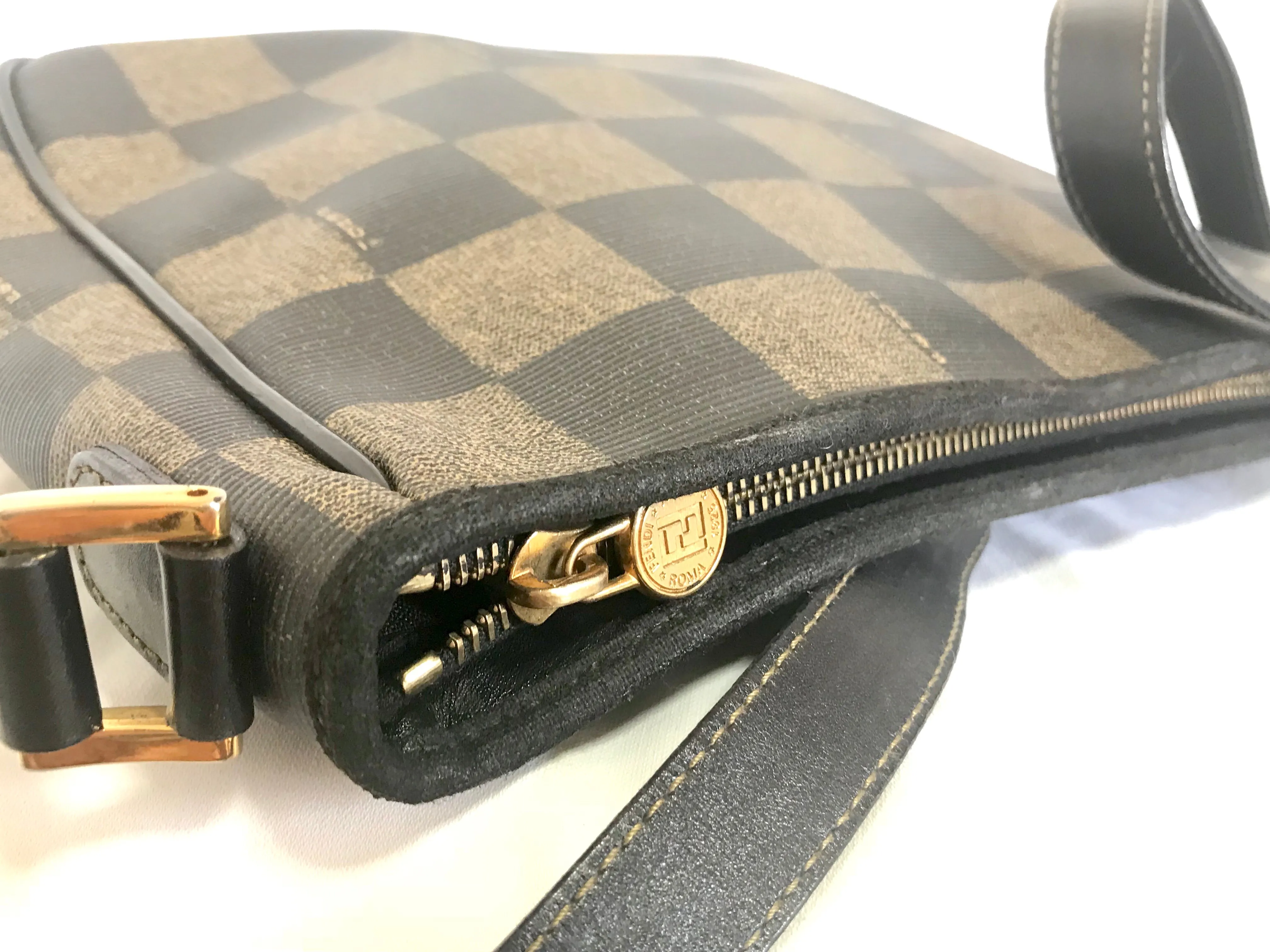 Vintage FENDI pecan chess pattern shoulder bag with FF logo motif. Classic purse for daily and unisex use. Must have.