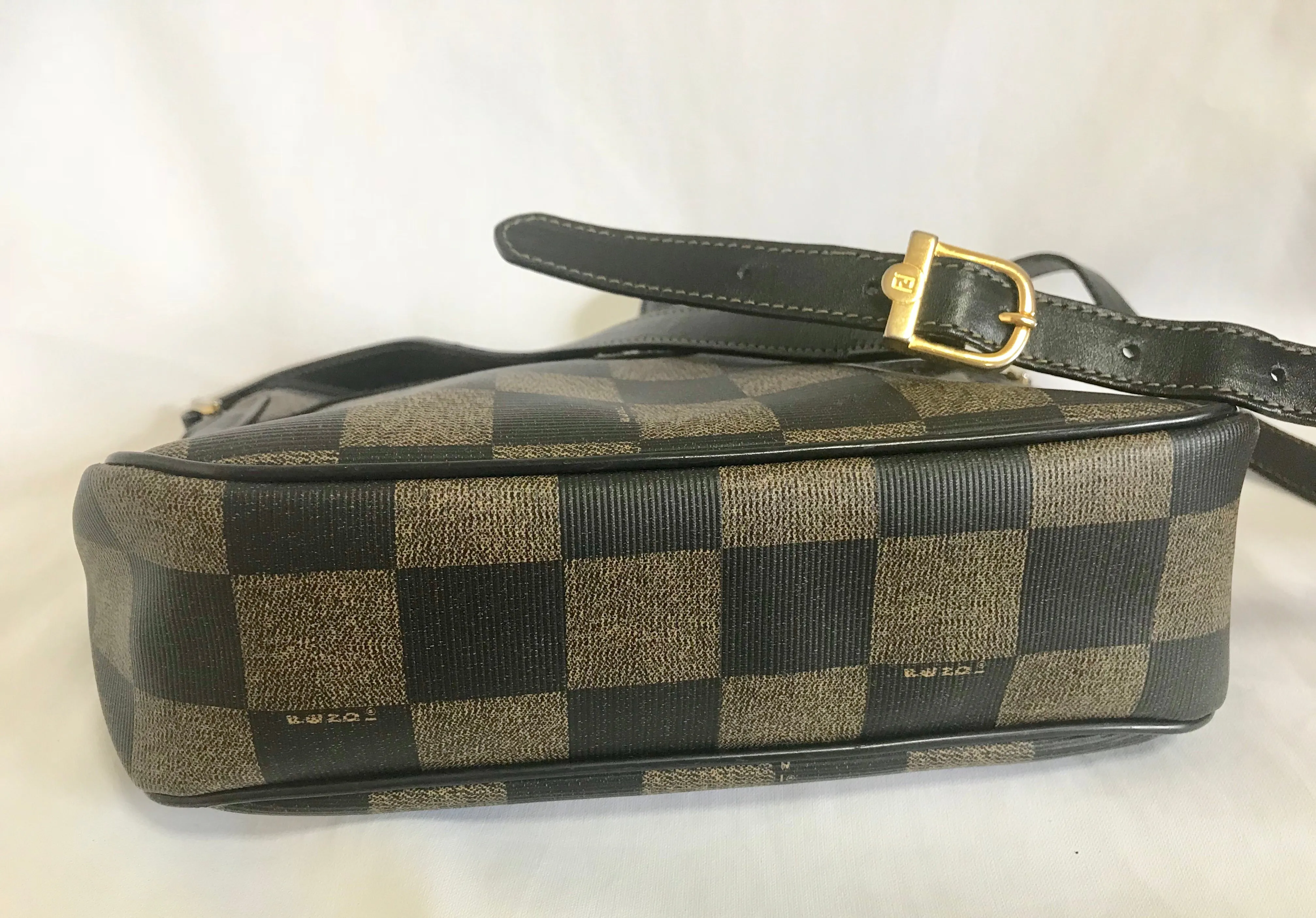 Vintage FENDI pecan chess pattern shoulder bag with FF logo motif. Classic purse for daily and unisex use. Must have.