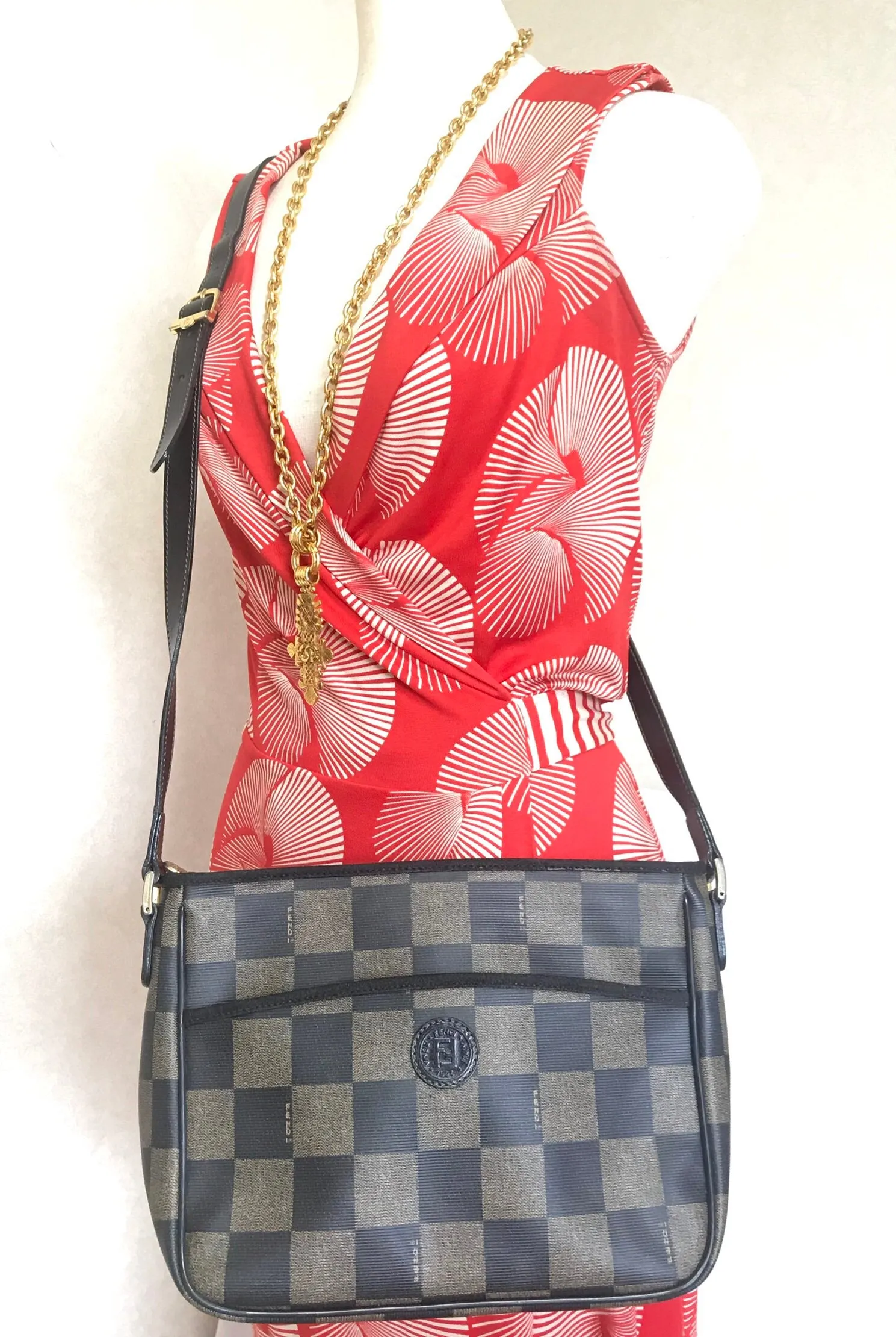 Vintage FENDI pecan chess pattern shoulder bag with FF logo motif. Classic purse for daily and unisex use. Must have.