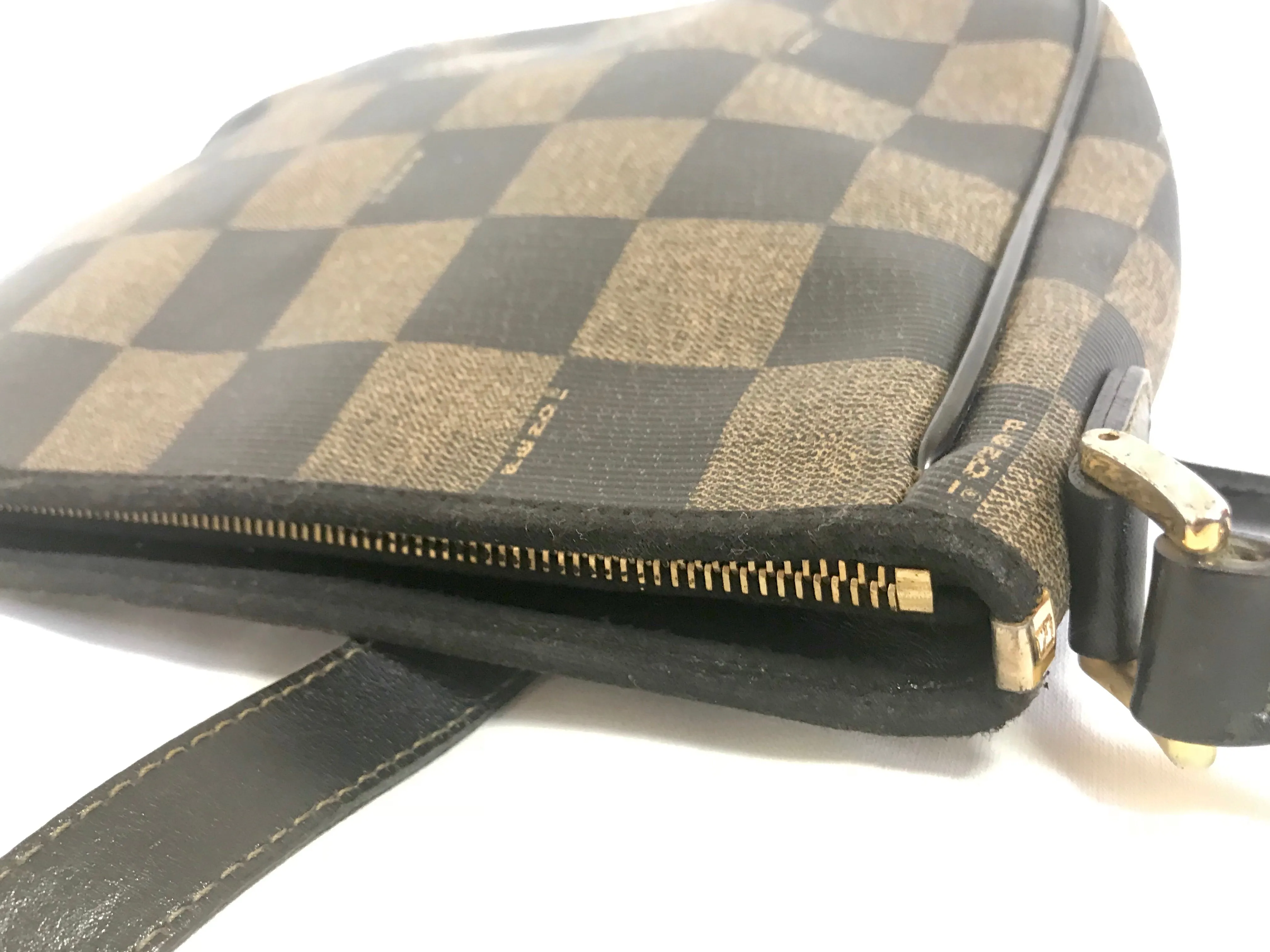 Vintage FENDI pecan chess pattern shoulder bag with FF logo motif. Classic purse for daily and unisex use. Must have.