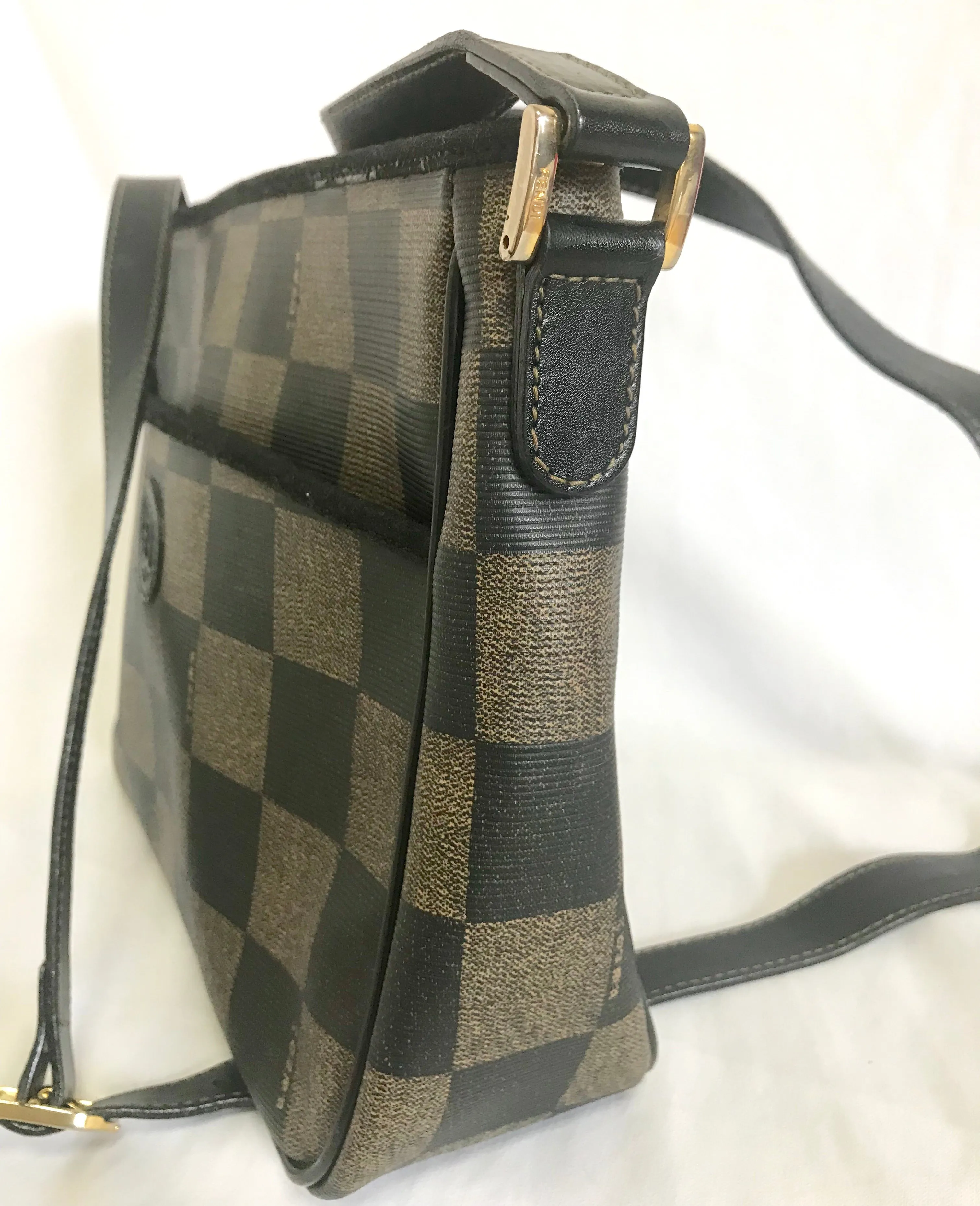 Vintage FENDI pecan chess pattern shoulder bag with FF logo motif. Classic purse for daily and unisex use. Must have.