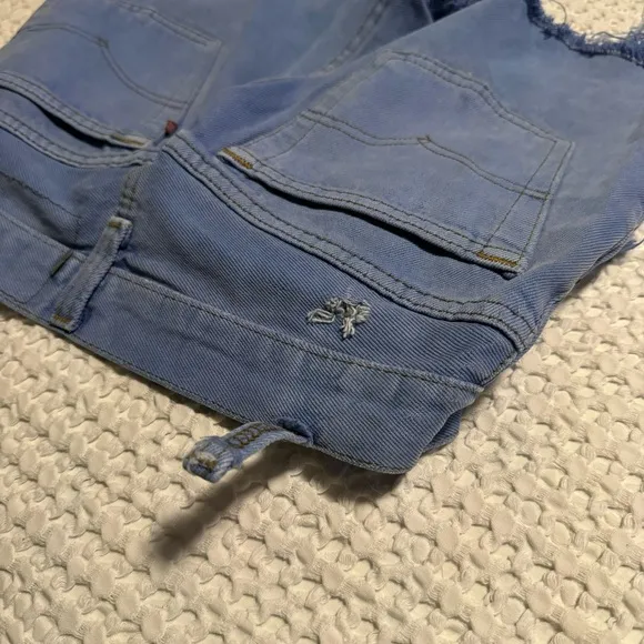 Vintage Levi’s Vintage High Waisted distressed ripped Jean shorts Sz 26