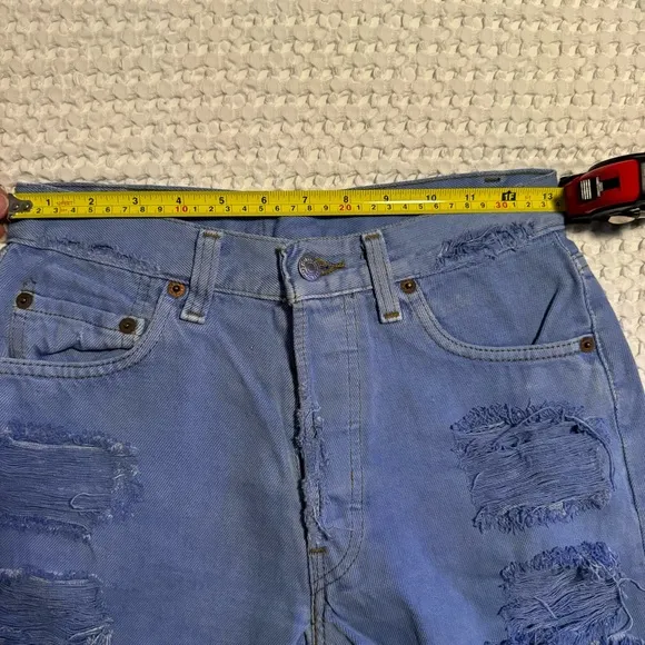 Vintage Levi’s Vintage High Waisted distressed ripped Jean shorts Sz 26