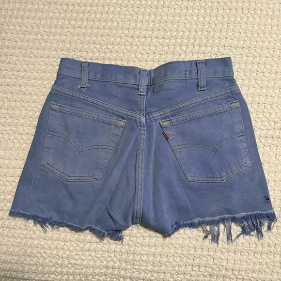 Vintage Levi’s Vintage High Waisted distressed ripped Jean shorts Sz 26
