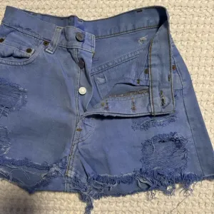 Vintage Levi’s Vintage High Waisted distressed ripped Jean shorts Sz 26