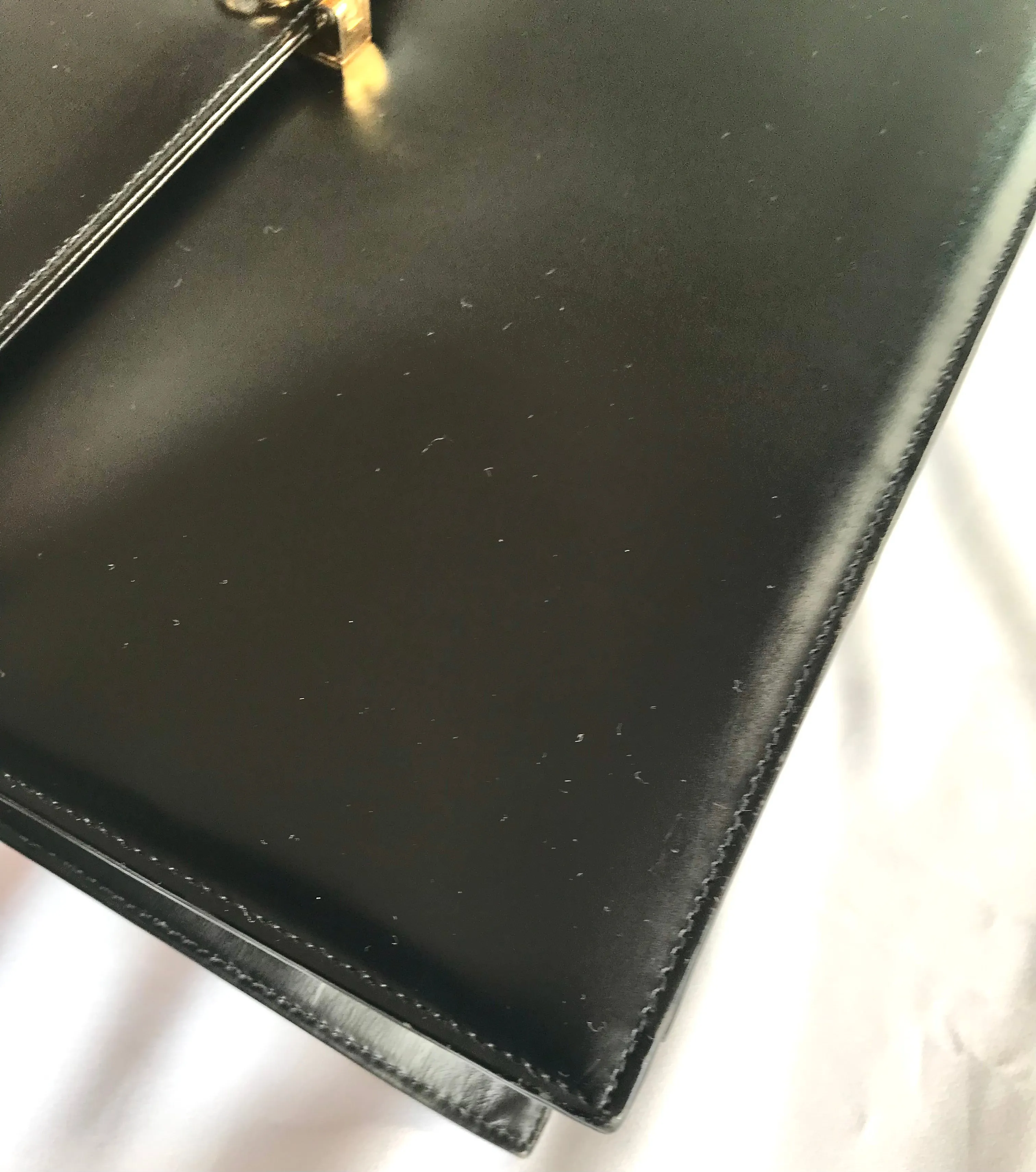 Vintage Roberta di Camerino black Kelly bag with golden R logo. Masterpiece from Roberta back in the era.