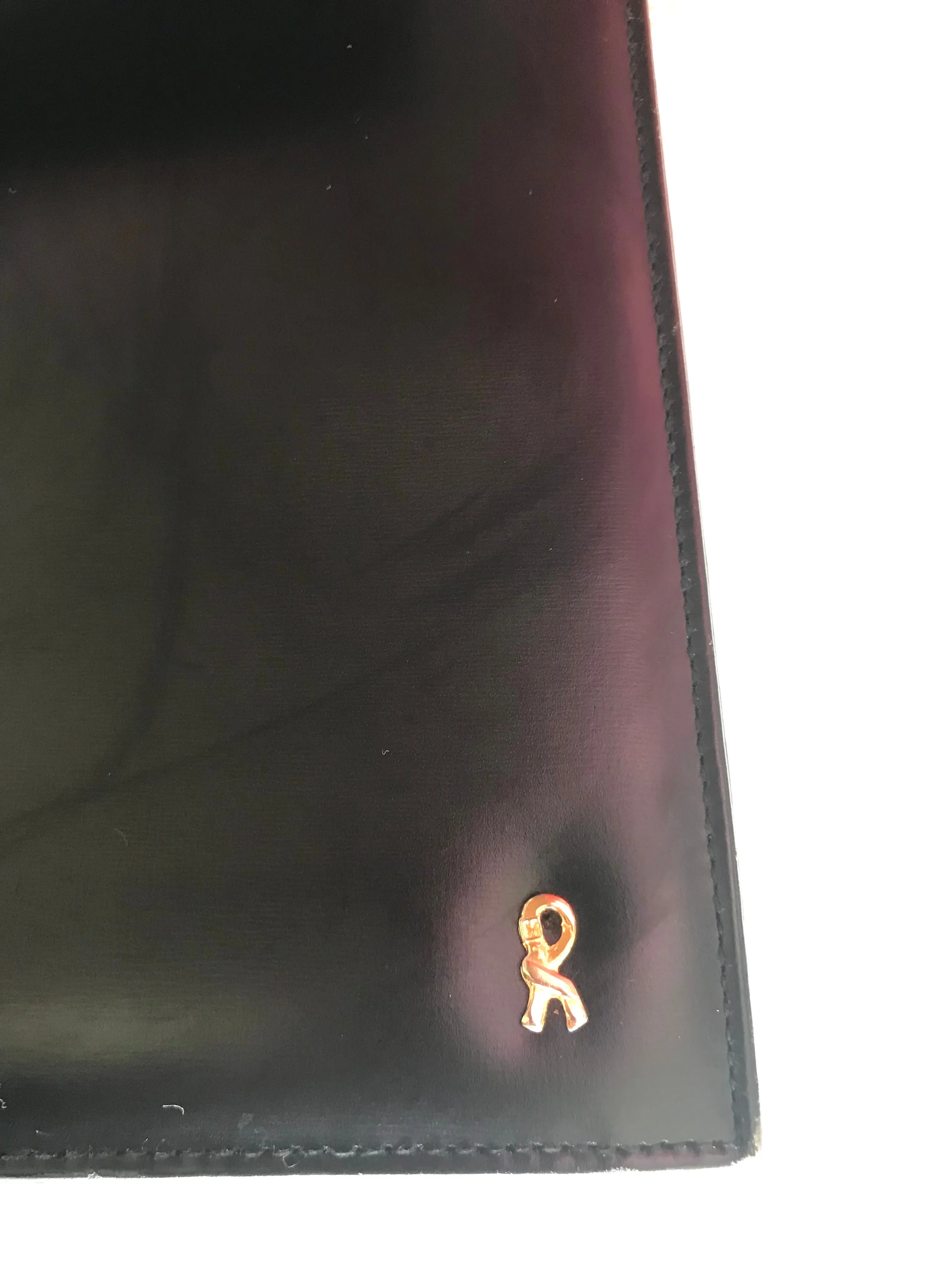 Vintage Roberta di Camerino black Kelly bag with golden R logo. Masterpiece from Roberta back in the era.