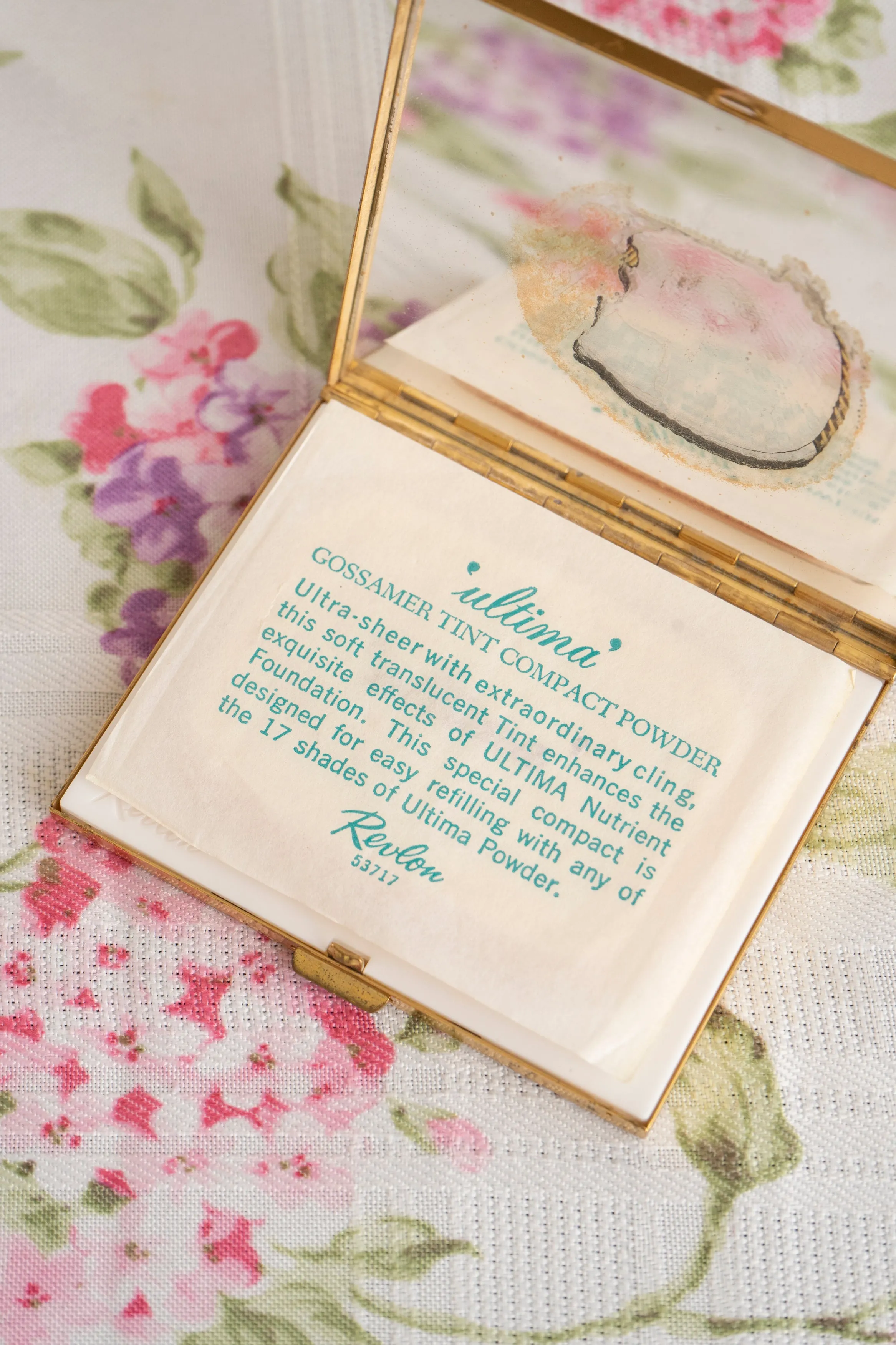 Vintage Ultima Pink Face Setting Powder by Revlon