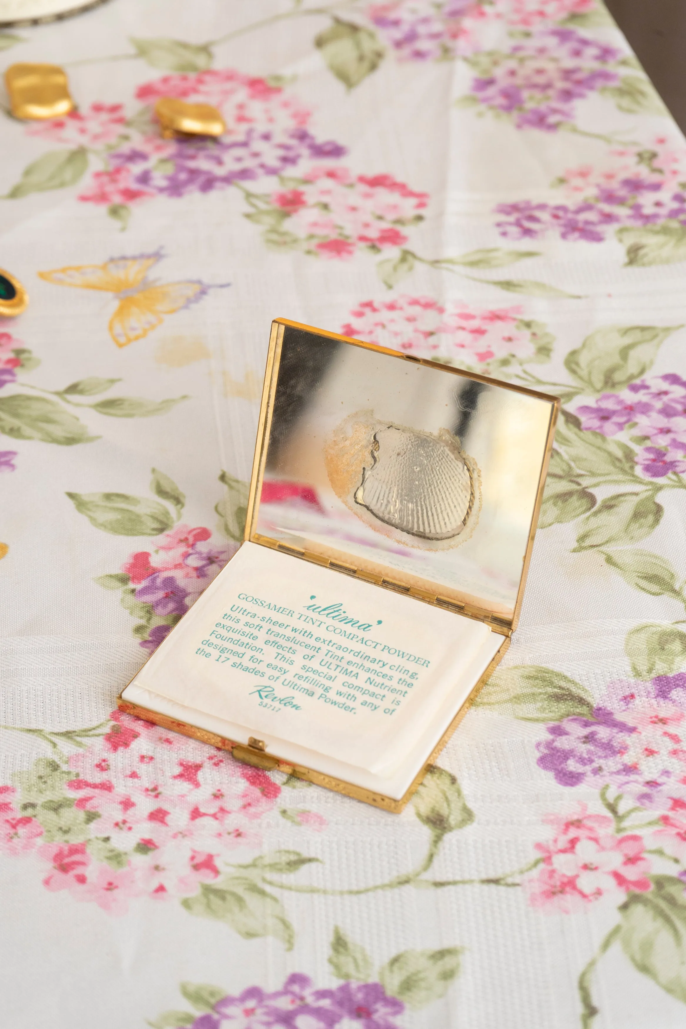 Vintage Ultima Pink Face Setting Powder by Revlon
